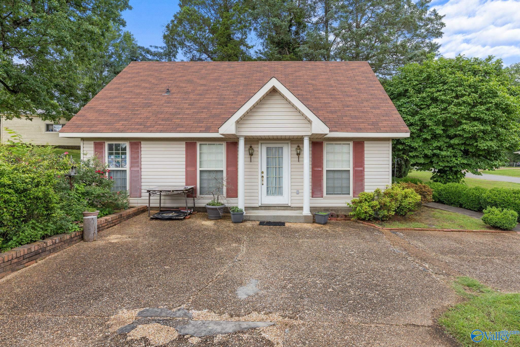 2016 Alpine Drive, Florence, Alabama image 5