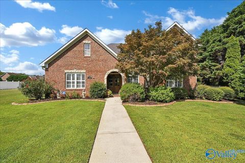 Homes For Sale - 901 Parkside Court<br/> Decatur, AL 35601