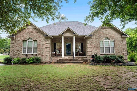 Homes For Sale - 17300 Browning Drive<br/> Athens, AL 35611