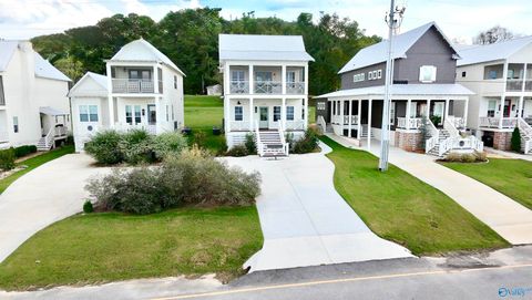 Homes For Sale - 3177 Hardin Road<br/> Guntersville, AL 35976