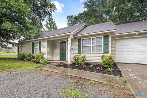 Photo of 1300 Snowhill Lane, Hartselle, AL 35640 (MLS # 21919359)