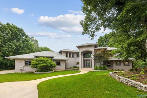 Photo of 2302 Old Ridge Road, Huntsville, AL 35802 (MLS # 21919346)