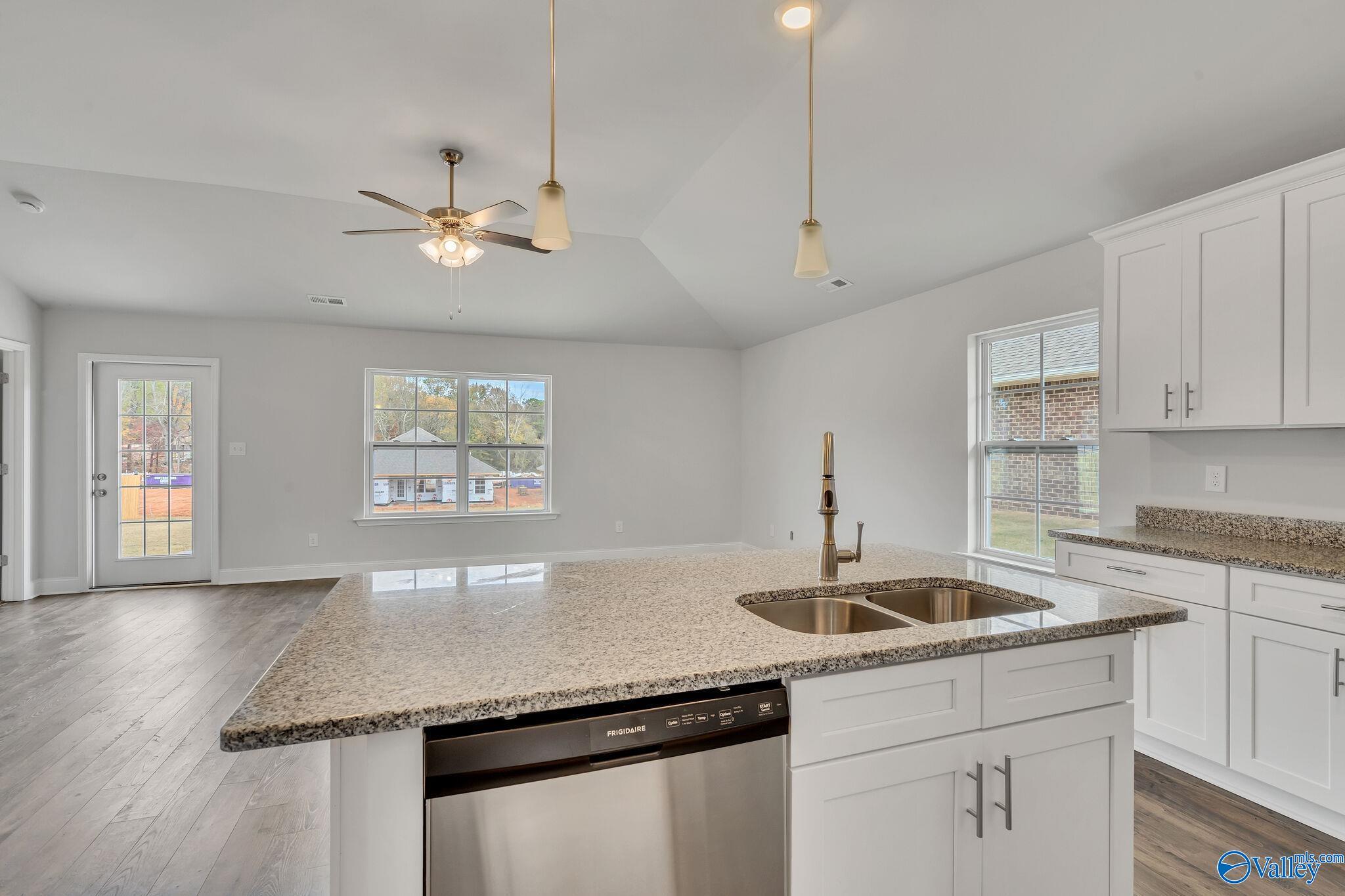 126 Sidney Ruth Drive, New Market, Alabama image 6