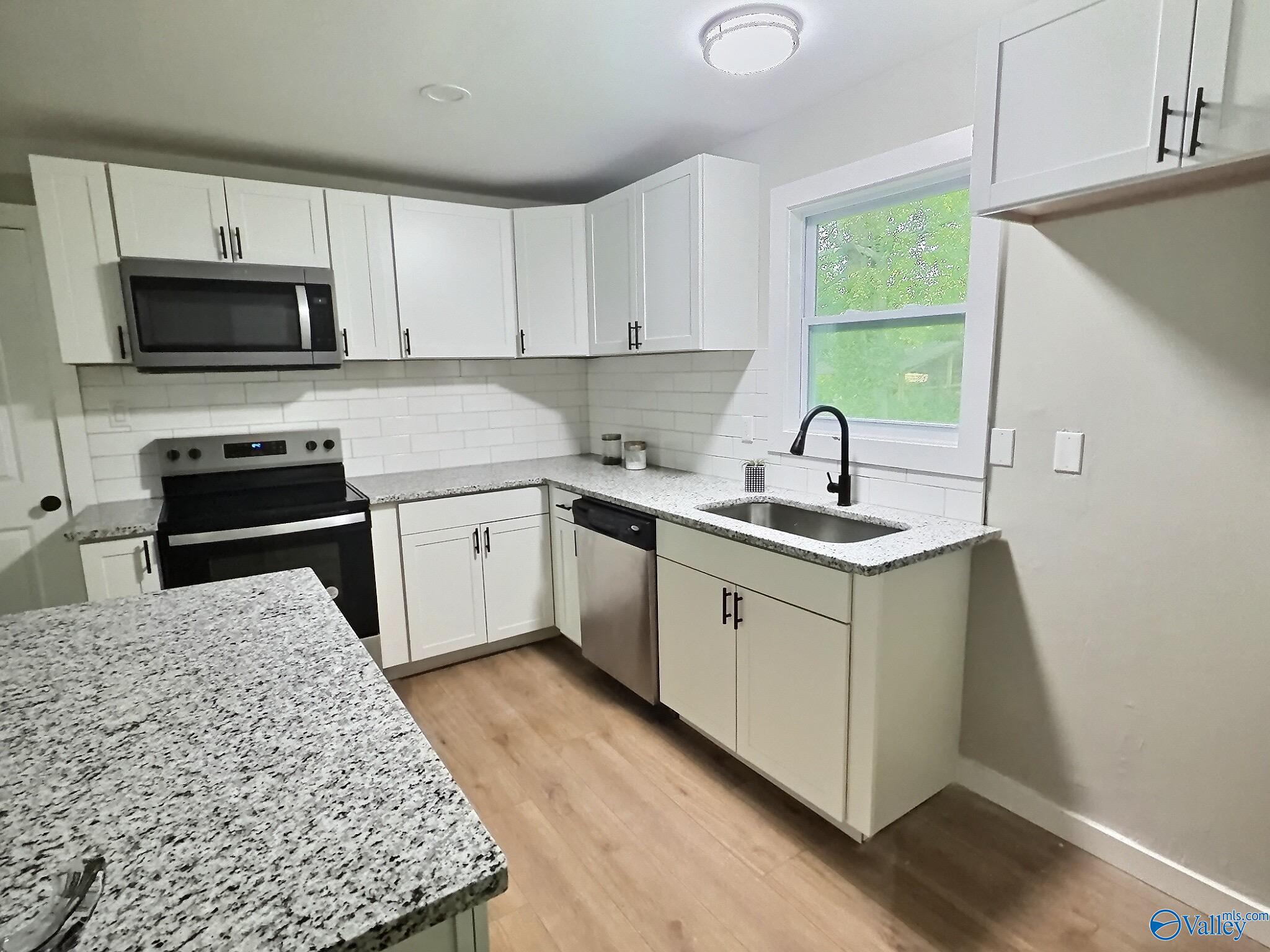 517 Lisa Lane NW