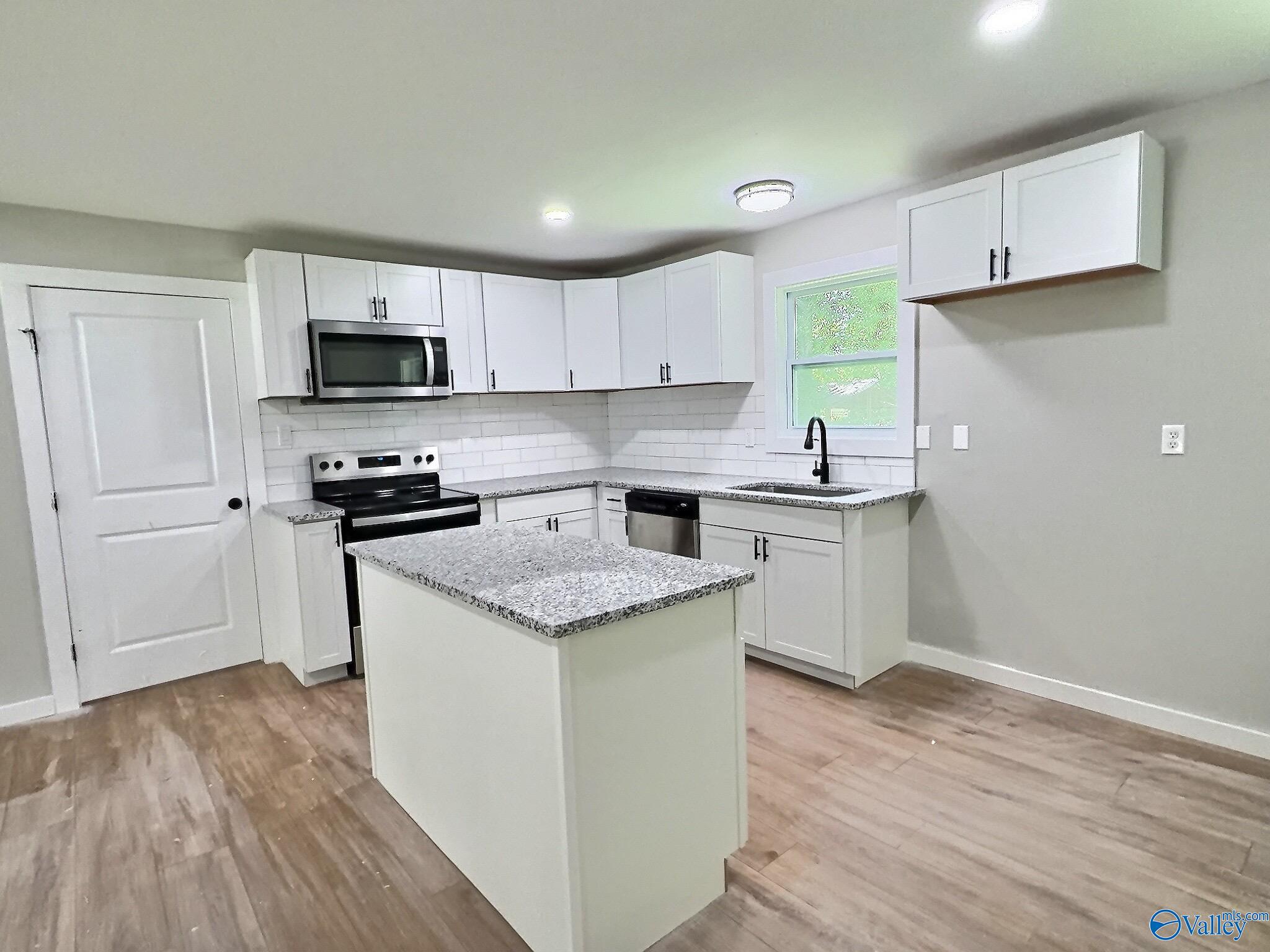 517 Lisa Lane NW