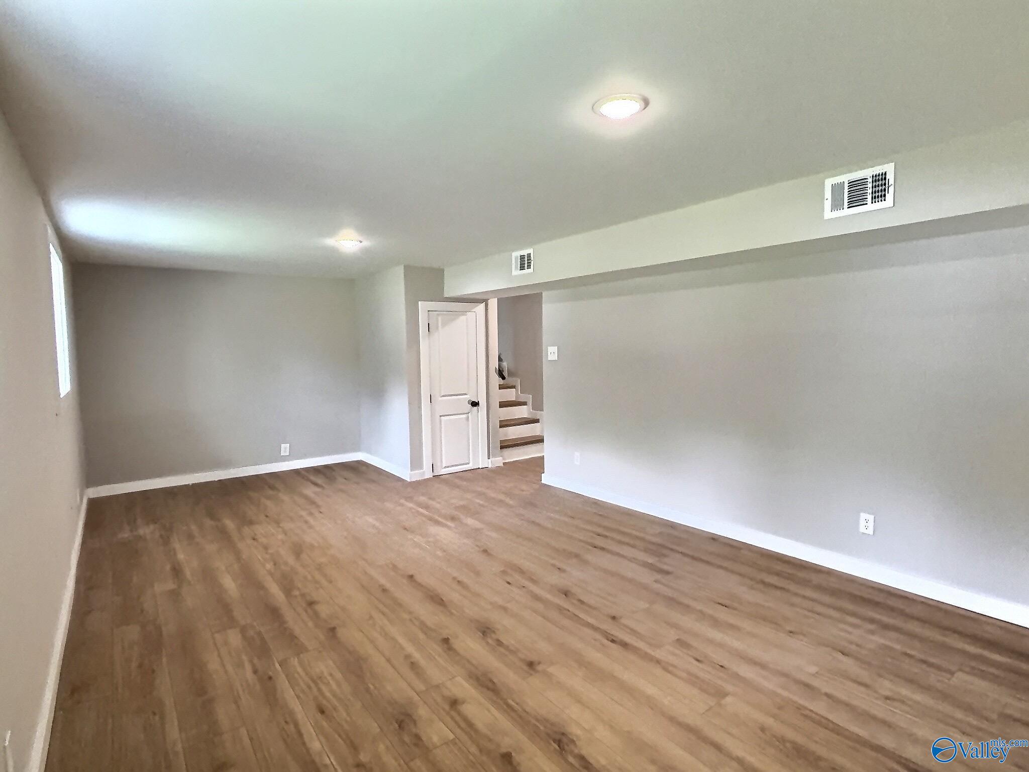 517 Lisa Lane NW