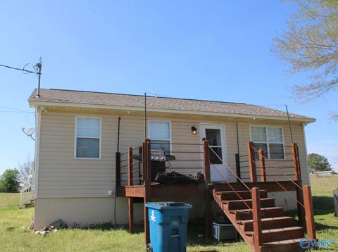 Homes For Sale - 1995 Fenton Road<br/> Arab, AL 35016