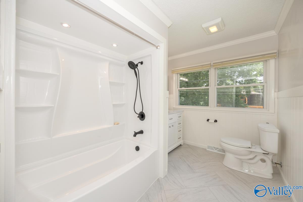 2013 Woodmore Drive, Huntsville, Alabama image 32