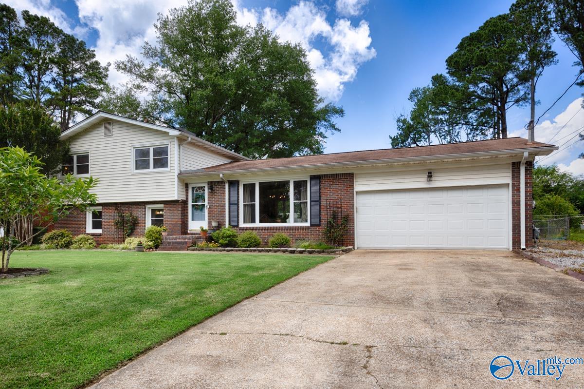 2013 Woodmore Drive, Huntsville, Alabama image 2
