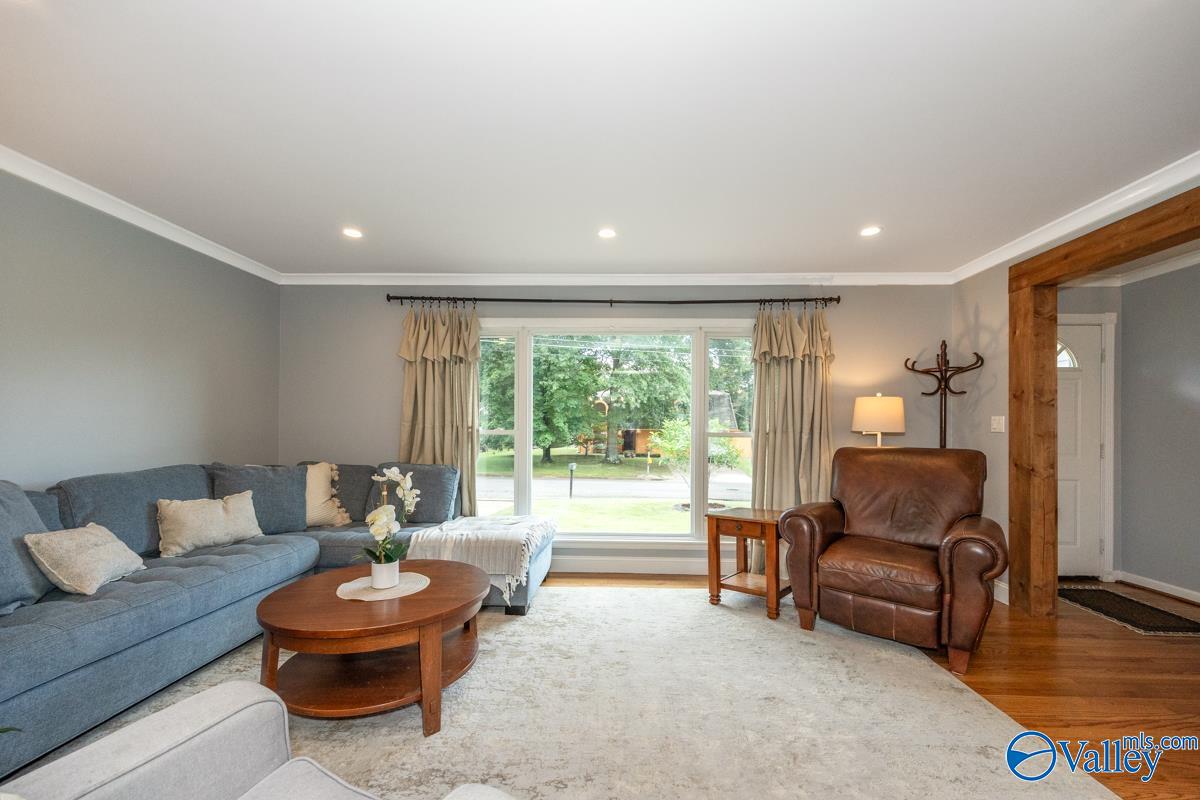 2013 Woodmore Drive, Huntsville, Alabama image 9