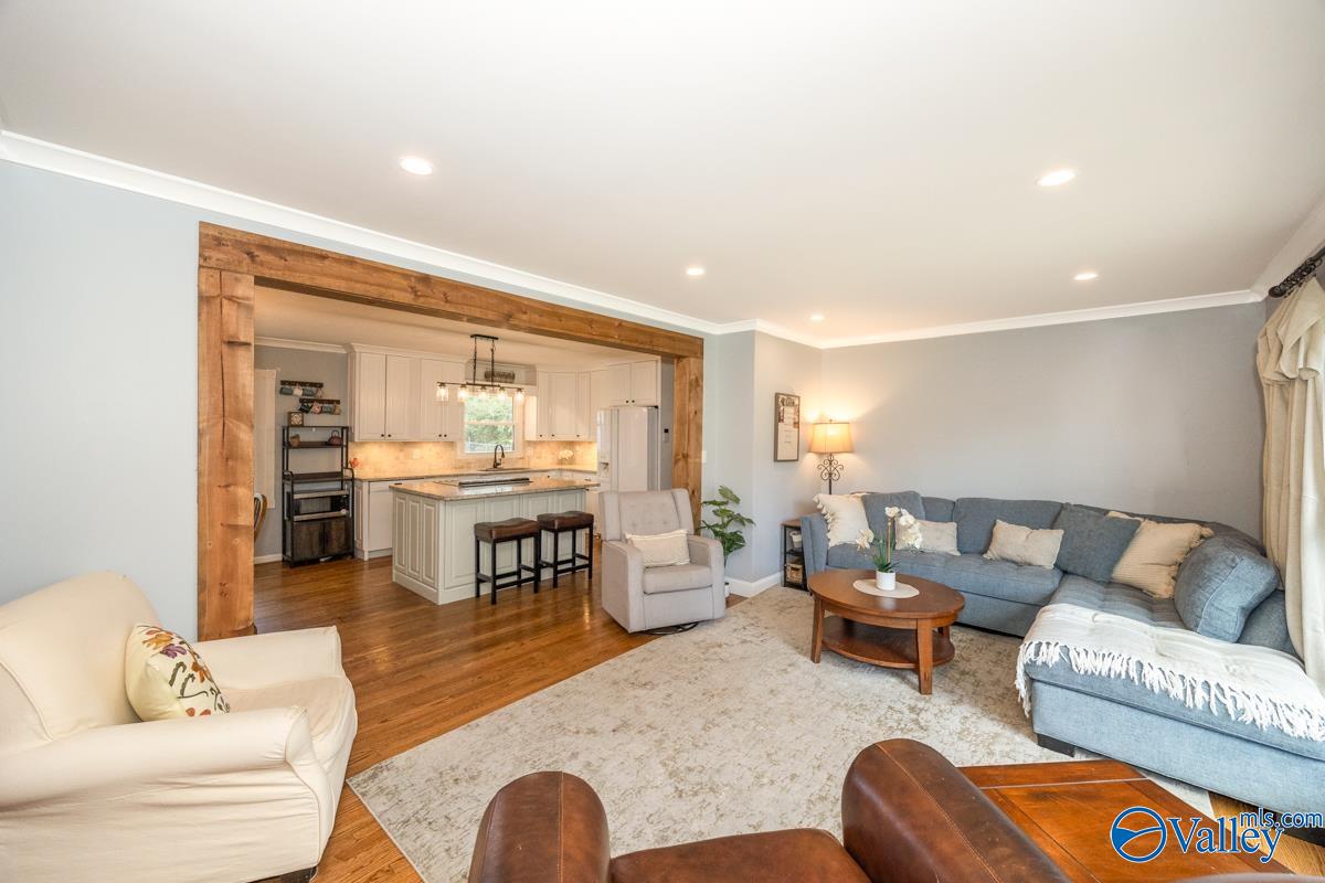 2013 Woodmore Drive, Huntsville, Alabama image 6