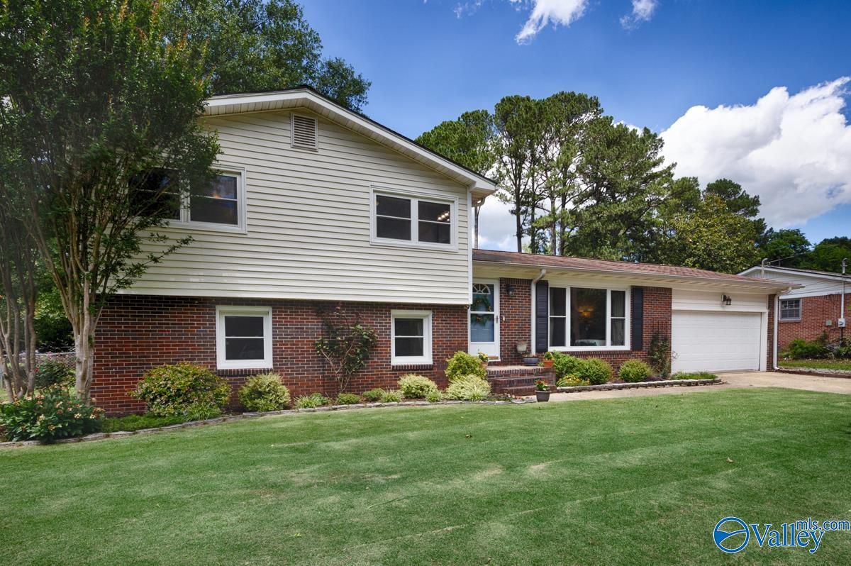 2013 Woodmore Drive, Huntsville, Alabama image 3