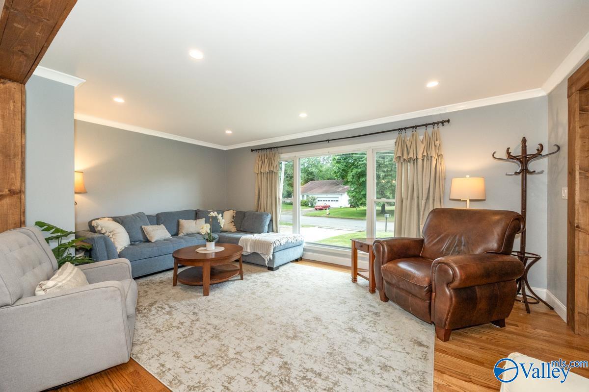 2013 Woodmore Drive, Huntsville, Alabama image 7