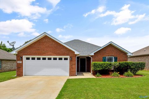 Homes For Sale - 107 Summerset Lane<br/> Huntsville, AL 35811