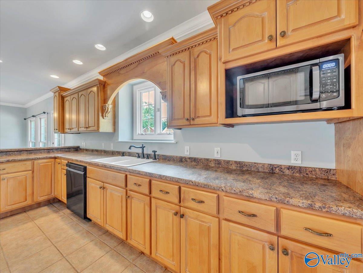 Scottsboro, Alabama 35769, United States, 4 Bedrooms Bedrooms, ,4 BathroomsBathrooms,Residential,Active,157701