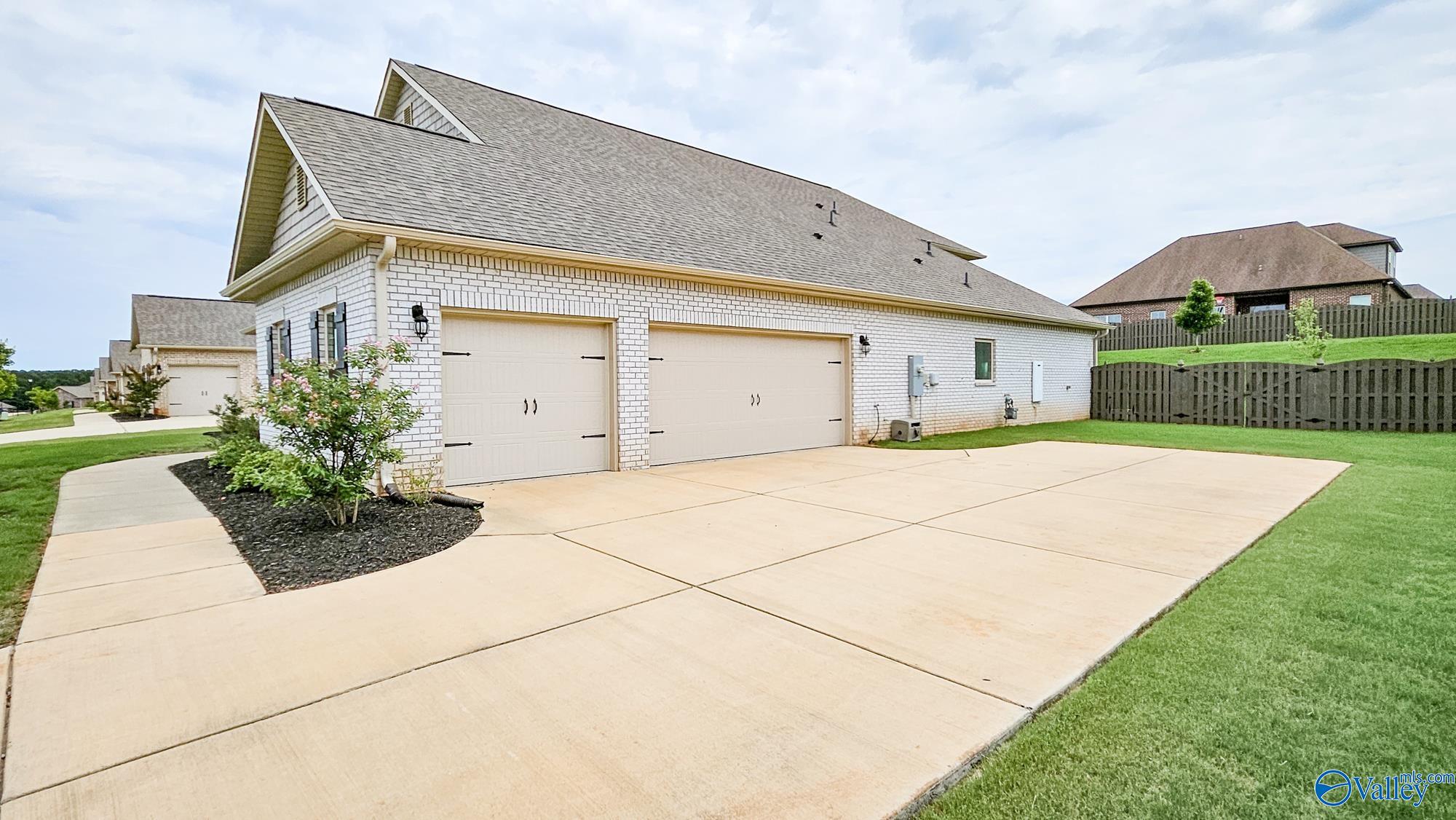 208 SW Maureen Drive, Madison, Alabama image 2