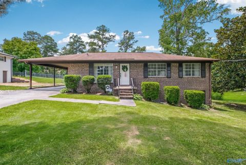 Homes For Sale - 3821 Crest Lake Drive<br/> Southside, AL 35907