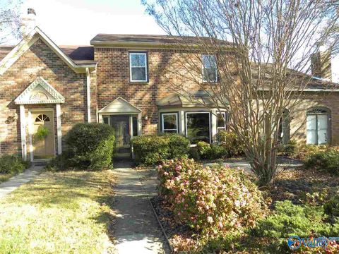 Townhouse For Rent - 102 West Lake Circle<br/> Madison, AL 35758