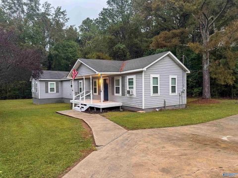 Homes For Sale - 1673 Walker Lane<br/> New Market, AL 35761