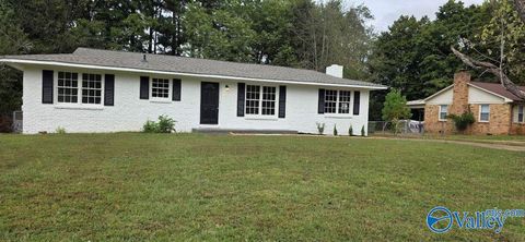 Photo of 2814 Clairborne Road, Huntsville, AL 35810 (MLS # 21900893)