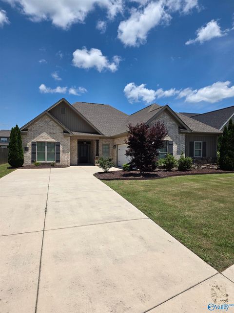 Homes For Rent - 15 Cobbs Cove Way<br/> Huntsville, AL 35803