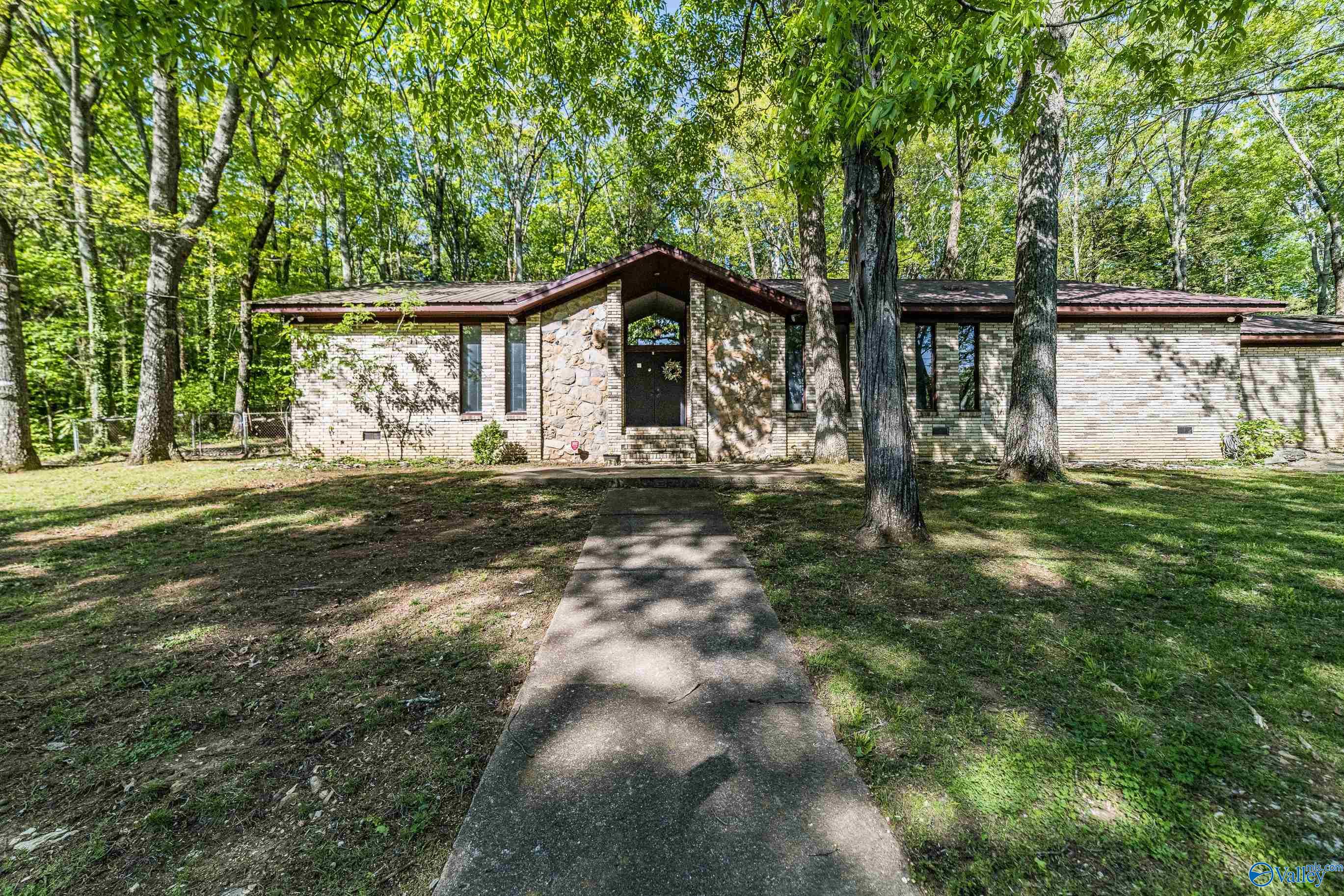 11009 Vivian Drive, Huntsville, Alabama image 1