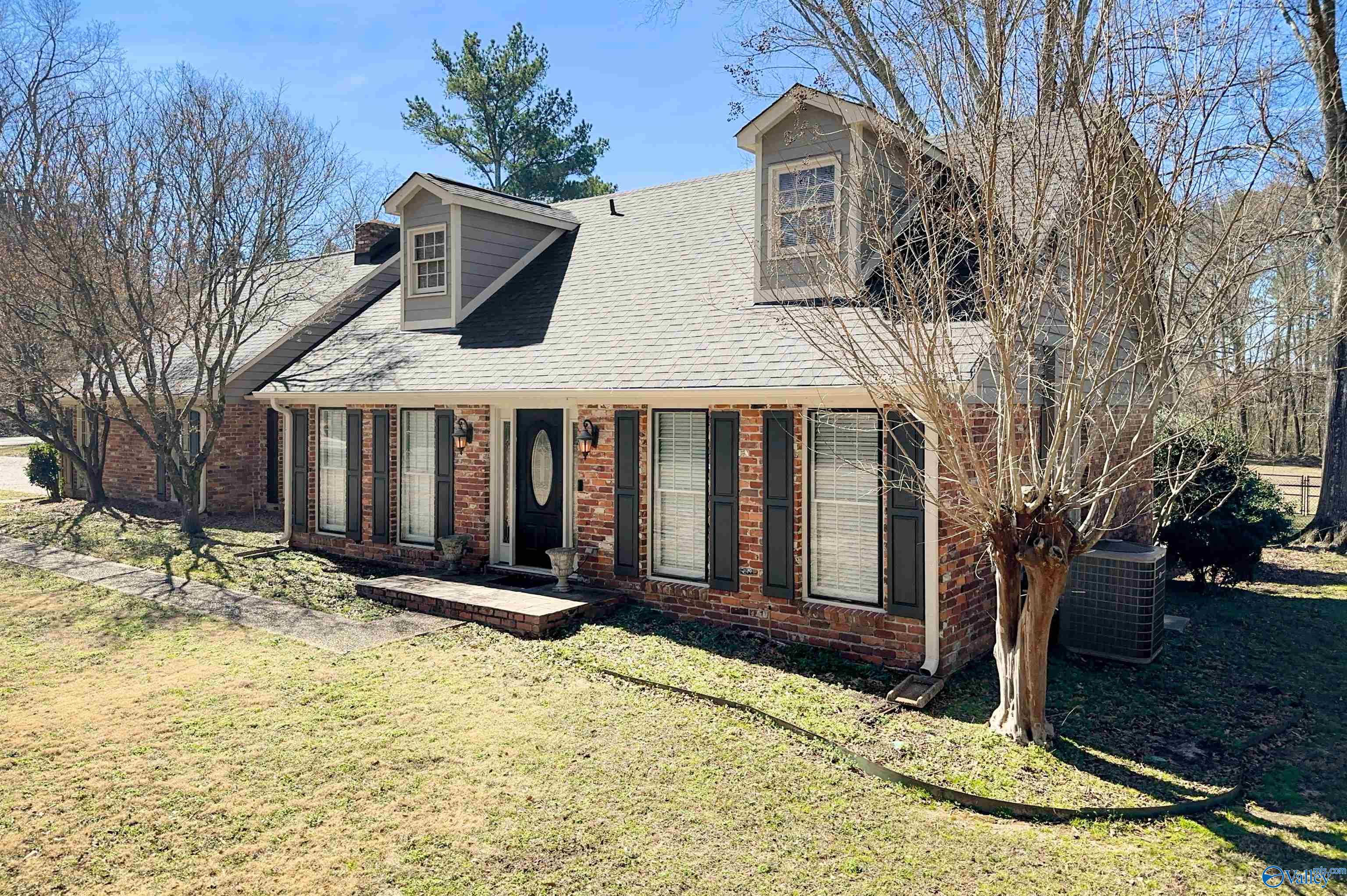 3625 Woodtrail, Decatur, Alabama image 2