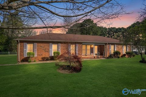 Homes For Sale - 4903 Fallbrook Circle<br/> Huntsville, AL 35811