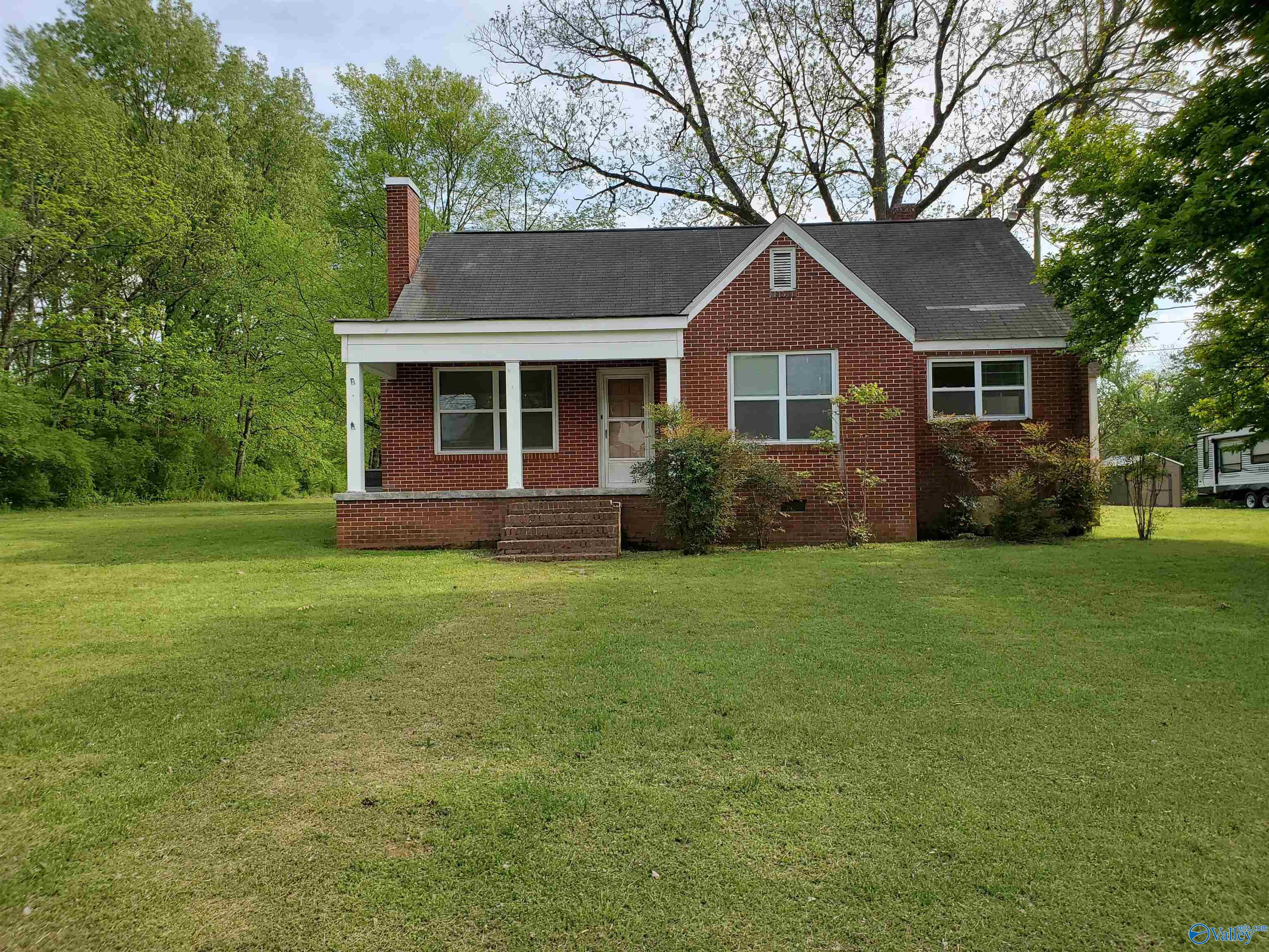 423 W Laurel Street, Scottsboro, Alabama image 1