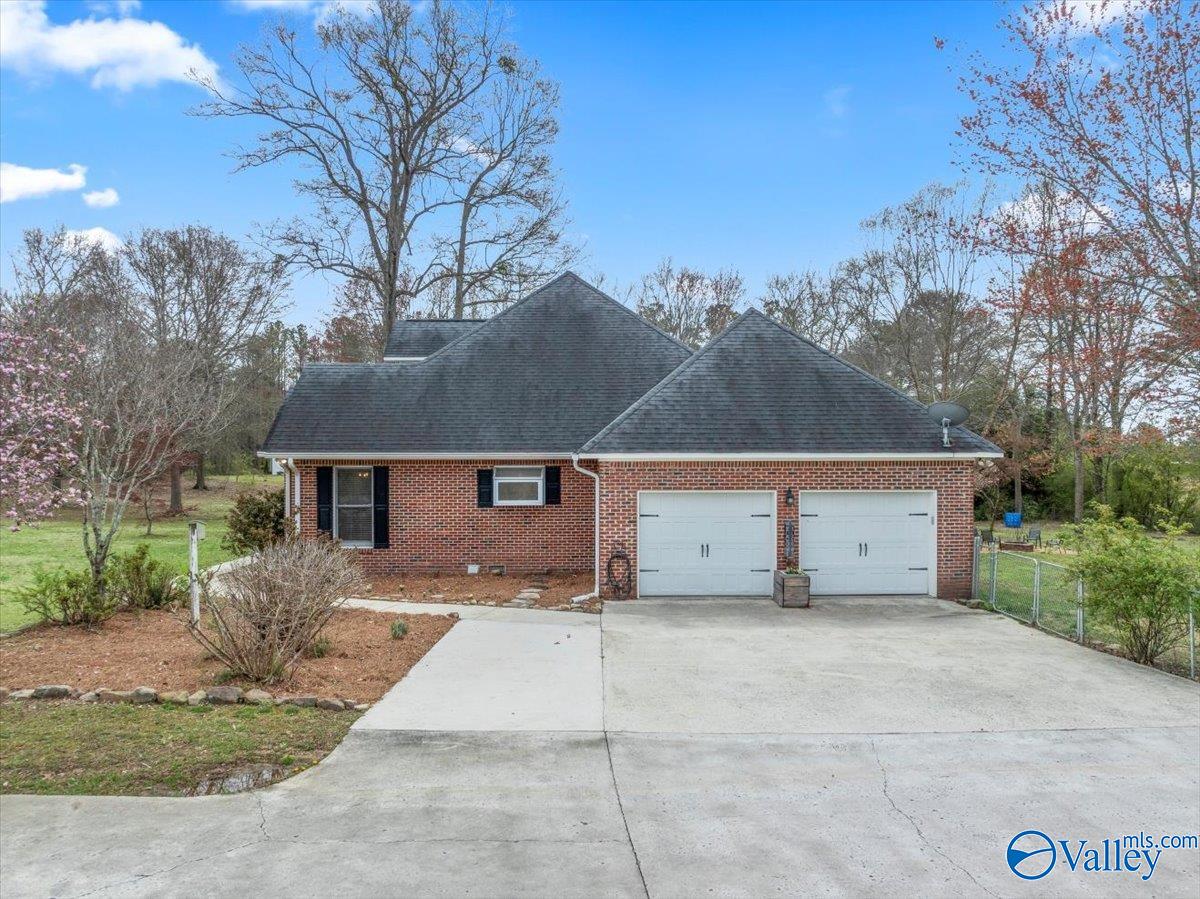 370 7th Place, Arab, Alabama image 5