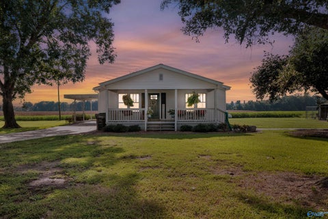 Homes For Sale - 205 County Road 116<br/> Centre, AL 35960