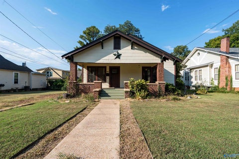 Homes For Sale - 905 Clinton Avenue<br/> Huntsville, AL 35801