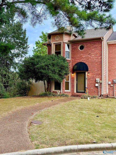 Townhouse For Sale - 2301 Williamsburg Court<br/> Morgan County, Decatur, AL 35603