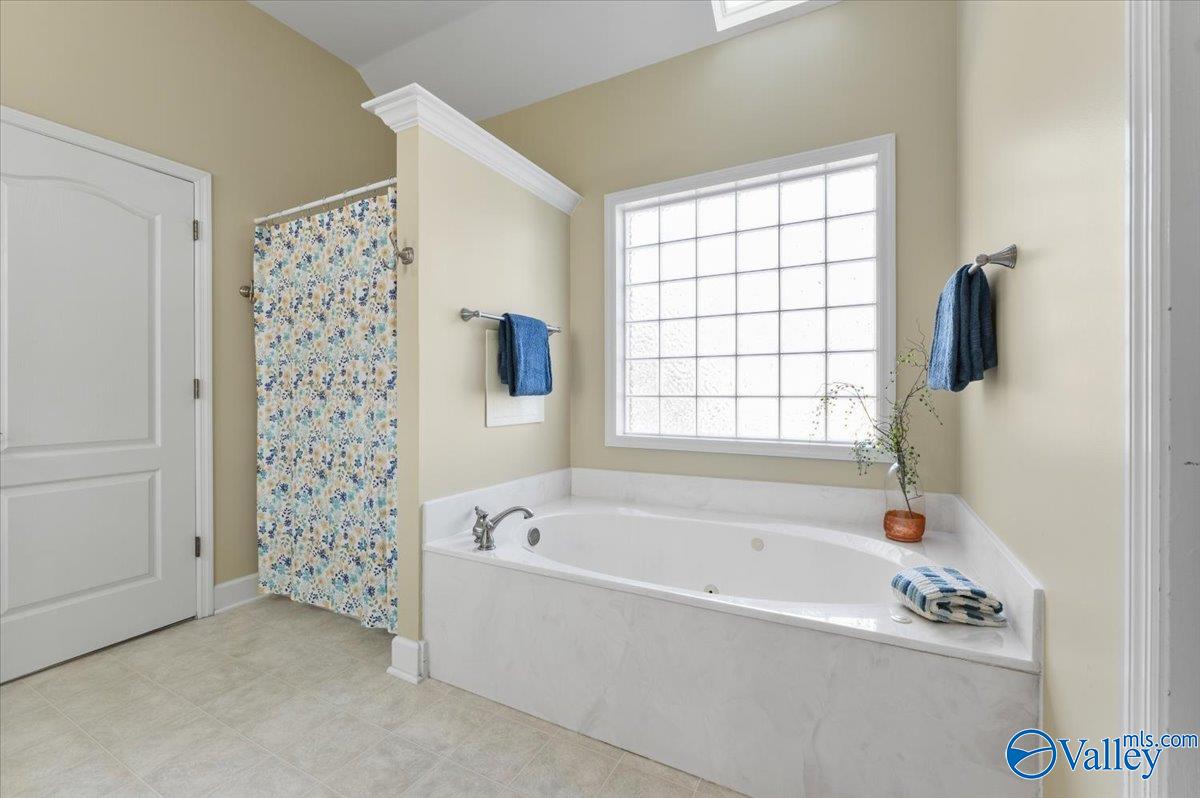 Brownsboro, Alabama 35741, United States, 4 Bedrooms Bedrooms, ,3 BathroomsBathrooms,Residential,Active,240914