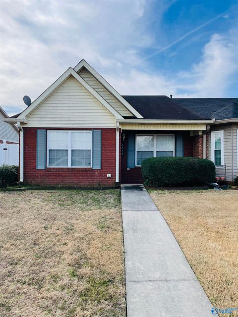 Photo of 3225 Fieldstone Drive, Decatur, AL 35603 (MLS # 21911656)