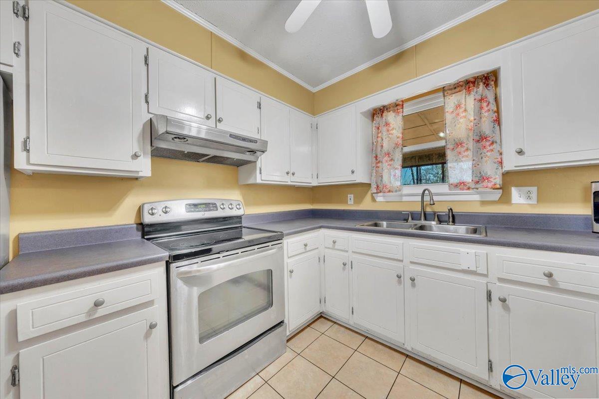 Scottsboro, Alabama 35769, United States, 3 Bedrooms Bedrooms, ,2 BathroomsBathrooms,Residential,Active,37171