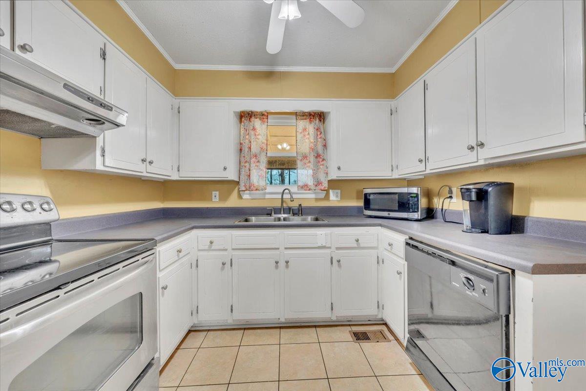 Scottsboro, Alabama 35769, United States, 3 Bedrooms Bedrooms, ,2 BathroomsBathrooms,Residential,Active,37171