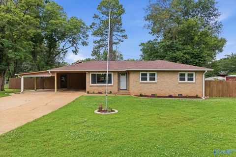 Photo of 6404 Marsh Avenue NW, Huntsville, AL 35806 (MLS # 21919373)