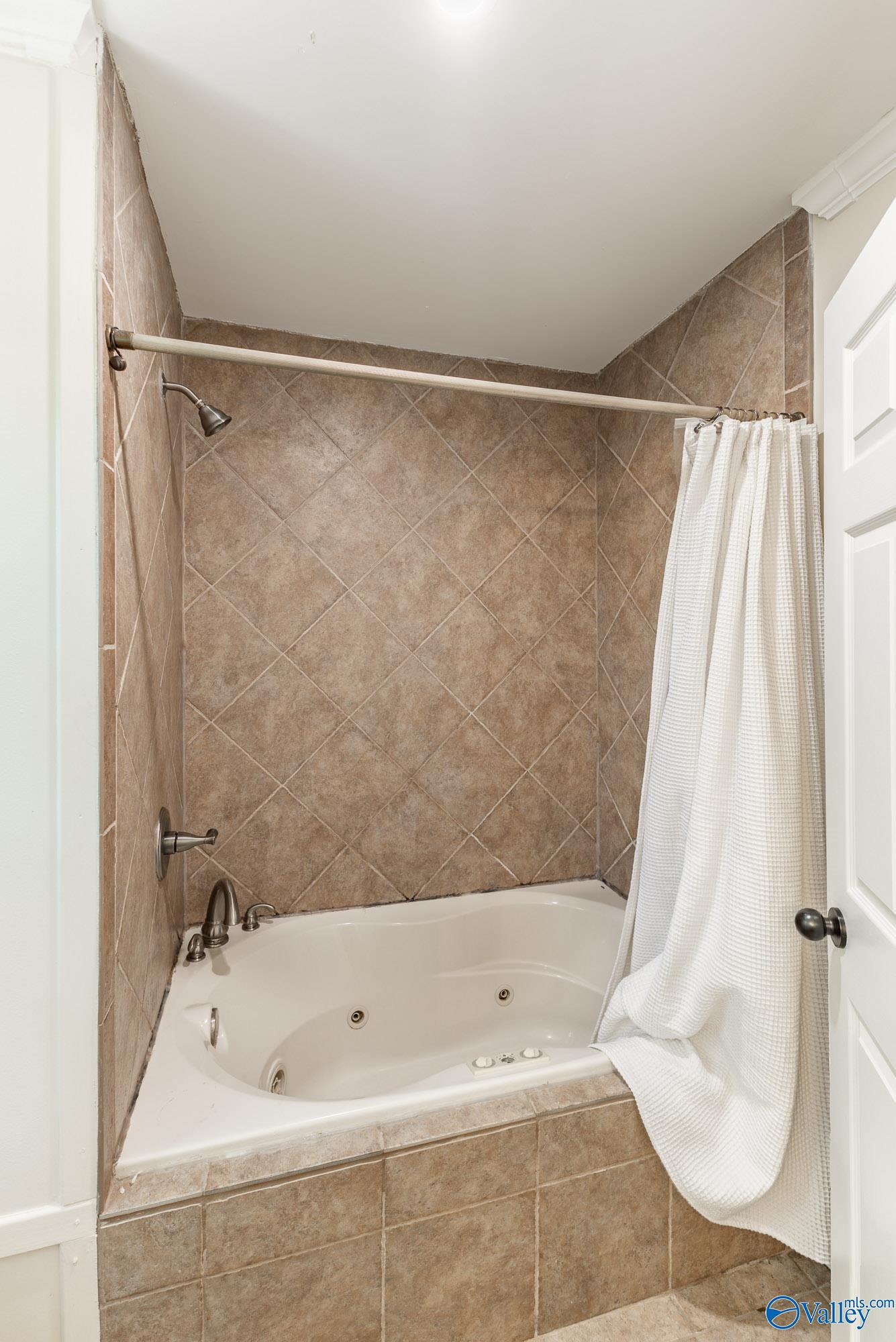 1266 Brandywine Lane, Decatur, Alabama image 22