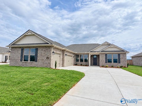 Homes For Sale - 1105 Maplehurst Street<br/> Priceville, AL 35603