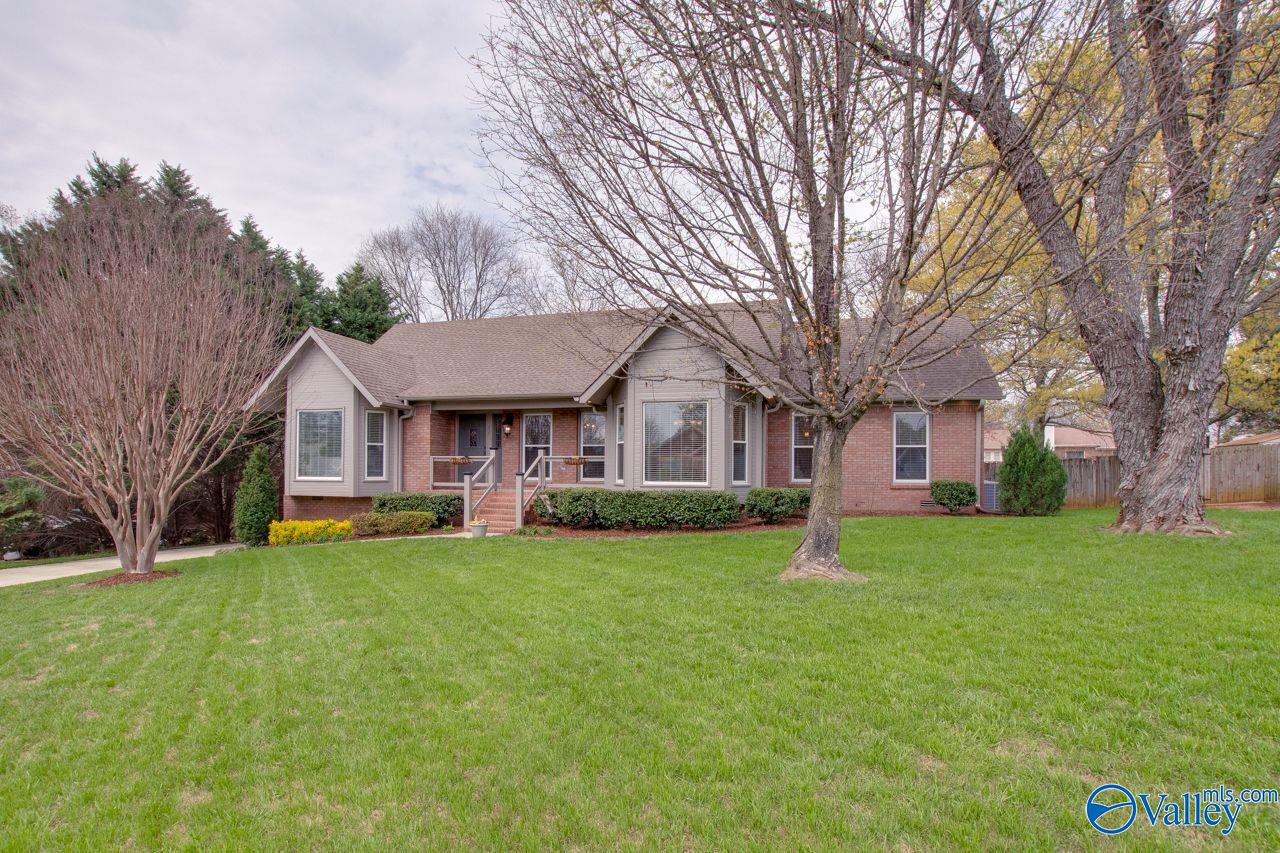 237 Pin Oak Drive, Madison, Alabama image 1