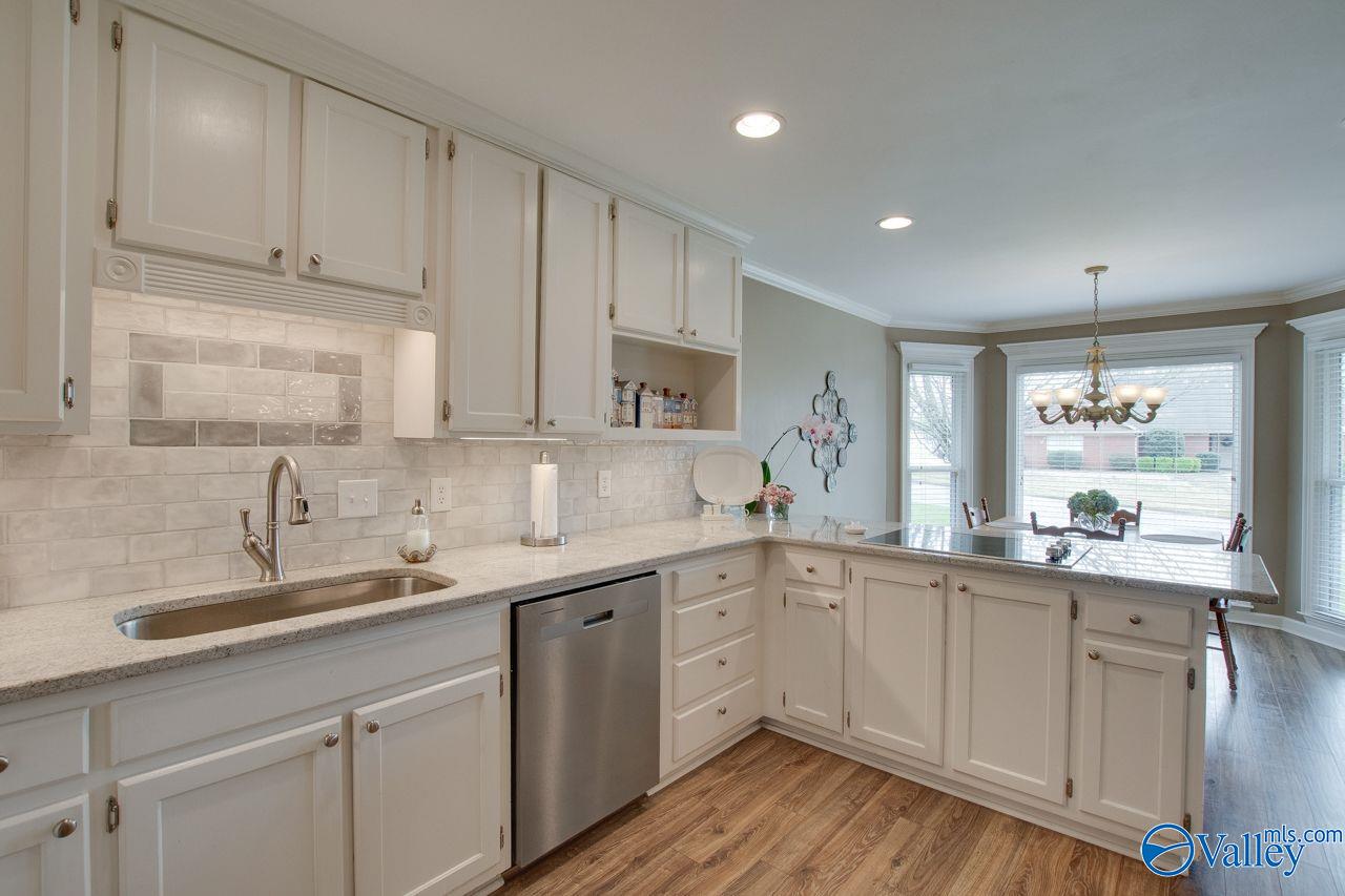 237 Pin Oak Drive, Madison, Alabama image 3