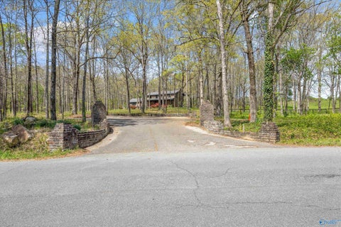 Homes For Sale - 2236 Pine Lake Drive<br/> Arab, AL 35016