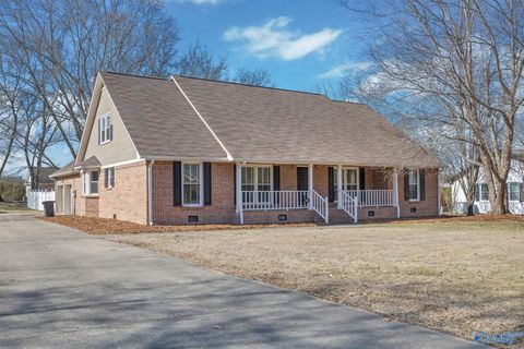 Homes For Sale - 5638 Pawnee Circle<br/> Guntersville, AL 35976