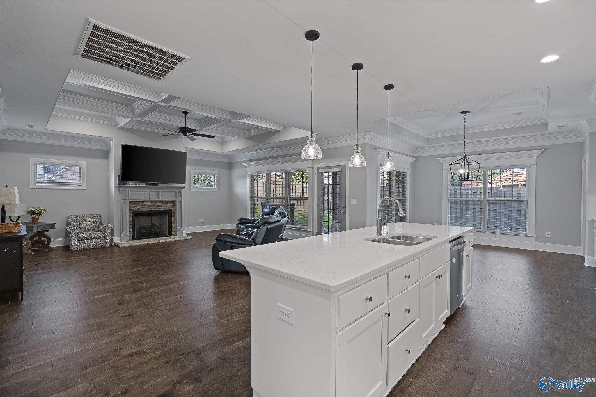 Owens Cross Roads, Alabama 35763, United States, 4 Bedrooms Bedrooms, ,3 BathroomsBathrooms,Residential,Active,207659