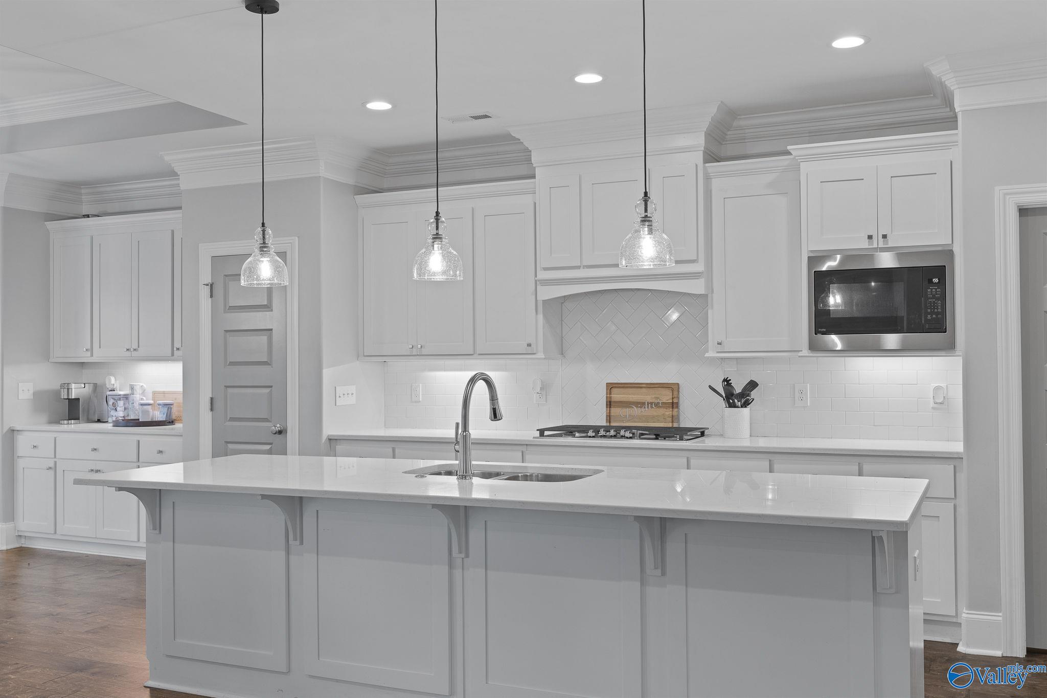 Owens Cross Roads, Alabama 35763, United States, 4 Bedrooms Bedrooms, ,3 BathroomsBathrooms,Residential,Active,207659