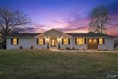 Homes For Sale - 2401 Old Creek Trail<br/> Morgan County, Decatur, AL 35603