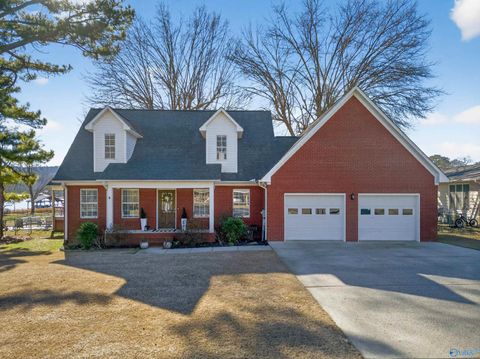 Homes For Sale - 2505 Meadowwood Circle<br/> Marshall County, Guntersville, AL 35976