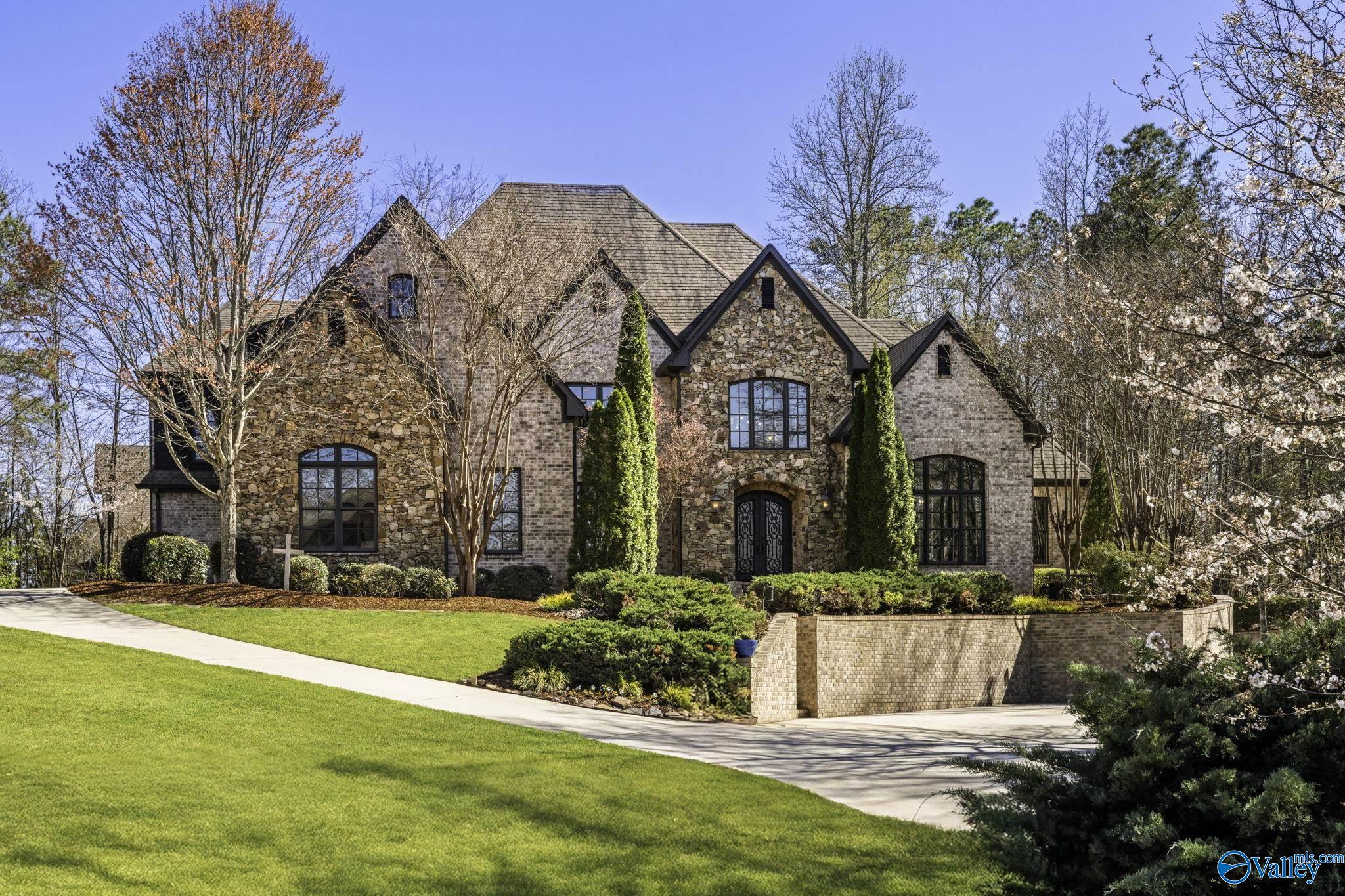 2480 Glasscott Point, Hoover, Alabama image 1