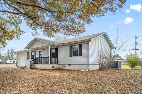Photo of 302 Glendale Avenue, Muscle Shoals, AL 35661 (MLS # 21905683)